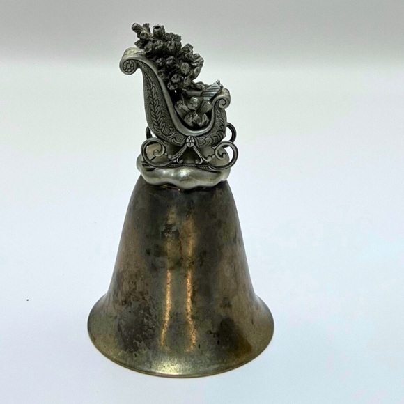 Vintage Silver Plated Christmas Bell / Sleigh
Topped Silver Ringing Bell - Picture 5 of 7